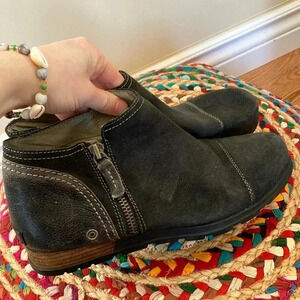 Sorel brown  distressed leather ankle boots